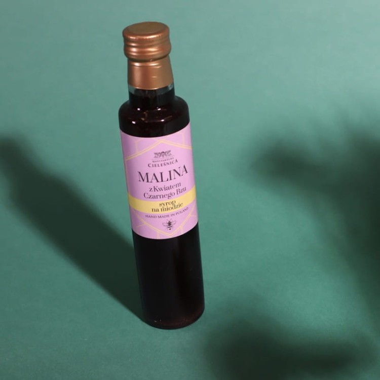 Manufaktura-Cielesnica-syrop-malinowy-z-kwiatami-bzu-na-miodzie.webp